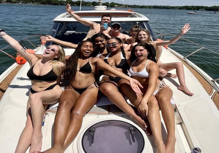 Island Vibes Charter and Boat Rental photo 1 - Boat Charters on Lake Norman NC